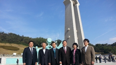 5.18 44주년을 맞이하여 광주 국립5.18 민주묘지에 왔습니다.