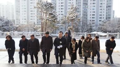 김성제 의왕시장, 시정 복귀…첫 행보로 현충탑 신년 참배
