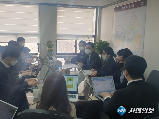 <em>31일 김성원 국민의힘 경기도당 위원장이 도당 공천관리위원회 인선을 확정한 뒤 수원 경기도당 사무실에서 기자회견을 개최했다.<br>
국민의힘 경기도당 제공</em>