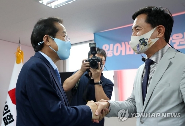 <em>홍준표(왼쪽) 김진태(오른쪽) (사진=연합뉴스)</em>