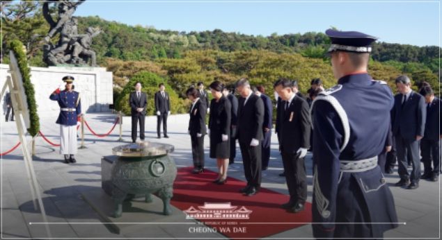 독립유공자 묘역 참배