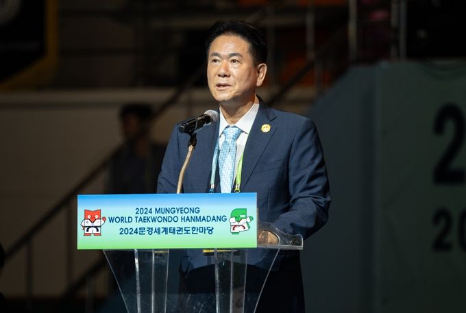 7월 27일 오후 4시부터 열린 한마당 개회식에서 이동섭 국기원장이 개회사를 하고 있다.