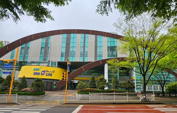 군포시 어린이도서관, 폭 넓은 독서 체험을 즐길 수 있는 '책꾸러미 대출 서비스' 제공
