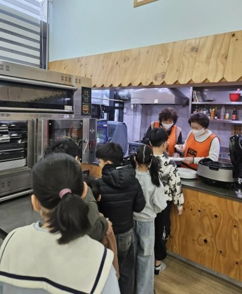 '2025년 푸드플랜 효과 실증 프로그램 지원 사업'에 선정된 '흥부네 책놀이터 마을학교'.