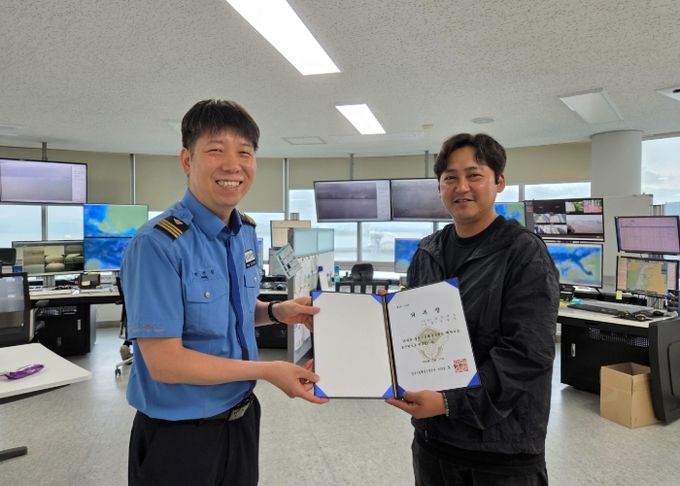 VTS해상교통통신원 임명장을 수여 받은 조동현 선장