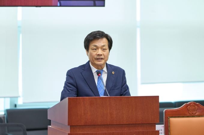 경기도의회 여성가족평생교육위원회 문형근 위원장(더불어민주당, 안양3)