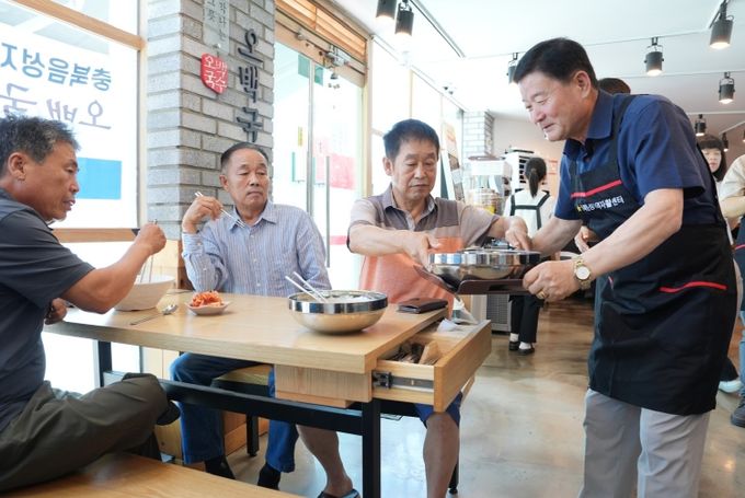 영호 음성군의회 의장, 오백국수 2호점 취업