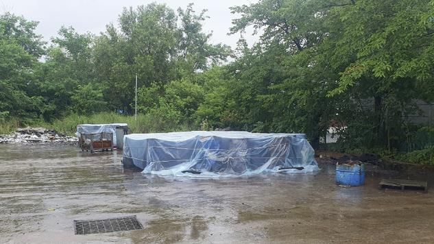 서산시가 환경오염 물질 유출 예방을 위해 강화비닐 덮개를 설치한 모습