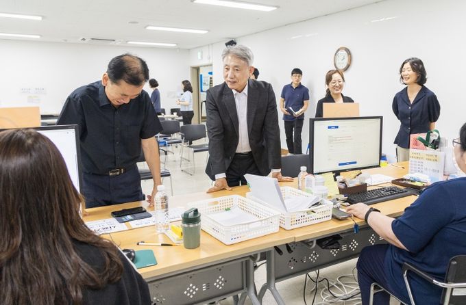 윤환 구청장 “지역 상권 회복 위한 마중물 역할 기대”