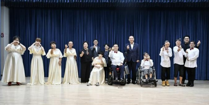 '따뜻한 격려 속에 울려 퍼진 화음' 동두천시, 장애인종합복지관 합창단 '햇살콰이어' 공연 연습 격려 방문