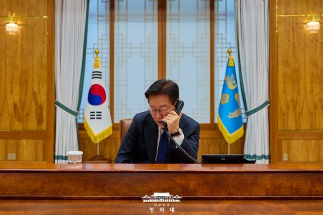 '또 럼' 베트남 당서기장 연임 축하 통화(청와대)