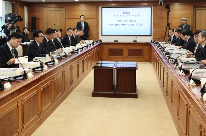 김민석 국무총리가 26일 세종대로 정부서울청사에서 열린 제56차 국제개발협력위원회를 주재하고 있다.(국무조정실)